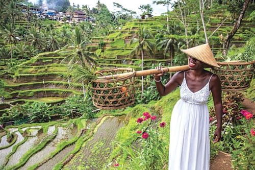 Người phụ nữ đi vòng quanh thế giới