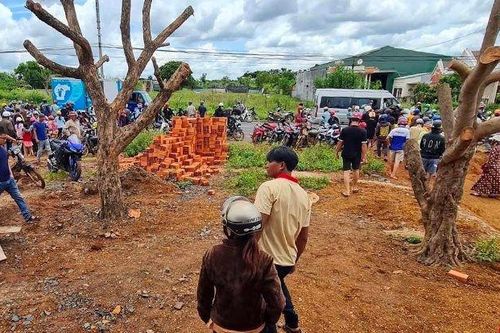 Phát hiện hai anh em ruột trong hồ nước sau 2 ngày mất tích