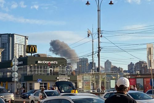 Kyiv bị tấn công bằng tên lửa
