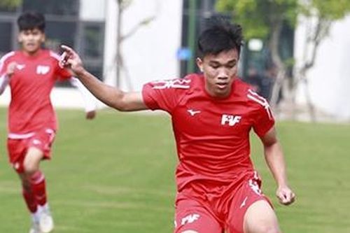Lê Văn Đô nhận thẻ đỏ trực tiếp ở V.League 2