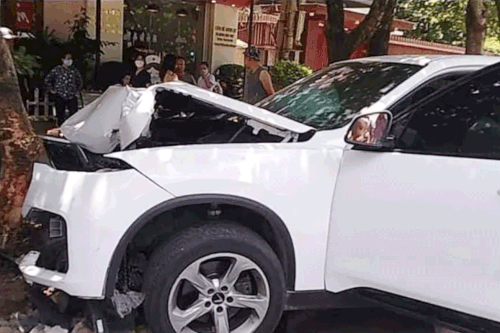 Khống chế tài xế gây tai nạn, chống đối cảnh sát giao thông