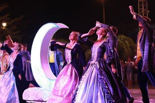 Carnival đường phố mùa hè sôi động ở Đà Nẵng