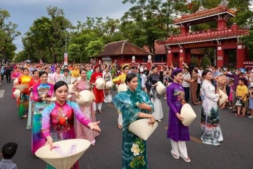 Festival Huế 2022: Rực rỡ lễ hội đường phố với 'Sắc màu văn hóa'