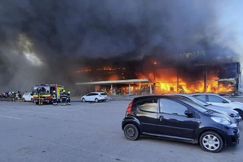 Kremenchuk trúng tên lửa