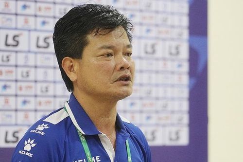 Tâm trạng trái ngược của hai huấn luyện viên sau trận đấu trên sân Thiên Trường