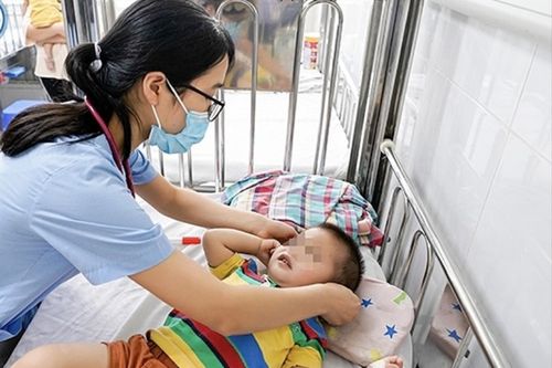 Bệnh tay chân miệng tăng nhanh ở Hà Nội: 3 dấu hiệu nhận biết bệnh diễn biến nặng