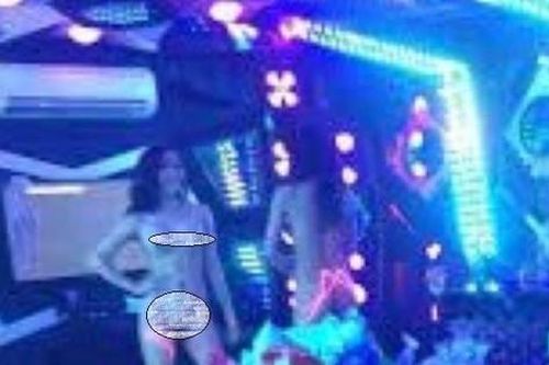 Công an đột kích quán karaoke có nữ tiếp viên múa thoát y
