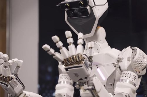 Robot giống người thông minh nhất thế giới làm được những gì?