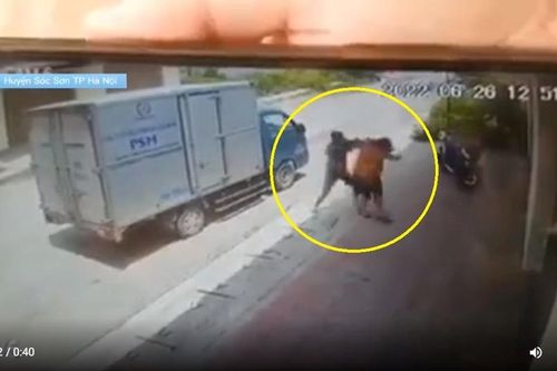 Người đàn ông dùng dao quắm chém liên tiếp một phụ nữ