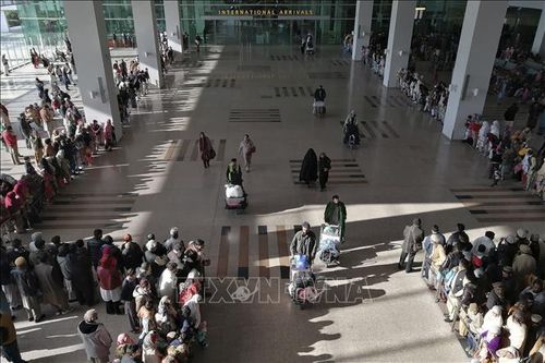 Pakistan: Quy định bắt buộc đeo khẩu trang trên các chuyến bay nội địa