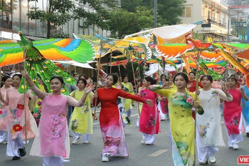 Huế rộn ràng với lễ hội đường phố