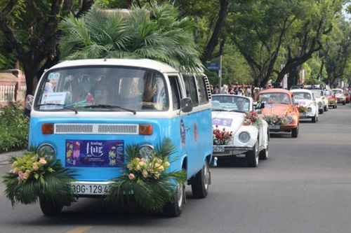 Chiêm ngưỡng dàn ôtô Volkswagen cổ đẳng cấp tại Cố đô Huế