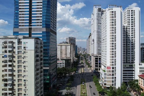 Toàn cảnh tuyến đường nêm chặt 40 cao ốc như vách tường