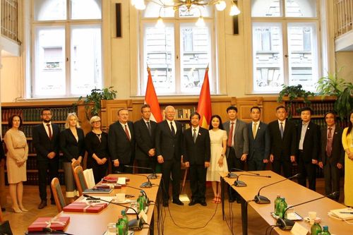 Đưa hợp tác giáo dục Việt Nam - Hungary đi vào chiều sâu, chất lượng