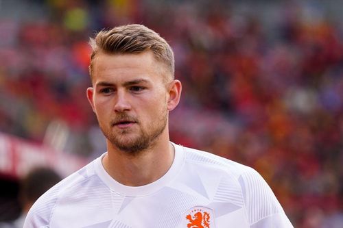 Chuyển nhượng cầu thủ Ngoại hạng Anh: Chelsea cần 2 trung vệ, mua Raheem Sterling thay Lukaku; MU đàm phán de Ligt