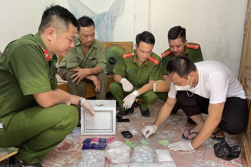 Thu gần 3 kg ma túy tại nhiều địa chỉ cùng dãy phố