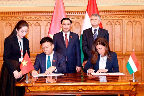 Việt Nam-Hungary: Ký kết Chương trình hợp tác giữa hai Bộ Tư pháp