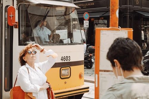 Một ngày khám phá kinh đô thời trang thế giới của du khách Việt