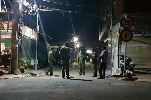 Kiểm sát viên kiểm sát khám nghiệm hiện trường nhóm thanh niên chém người tử vong