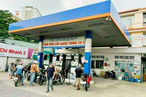 Hoa mắt với… xăng!