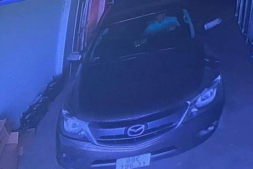 Tài xế Mazda bỏ trốn sau khi tông chết người đi xe máy