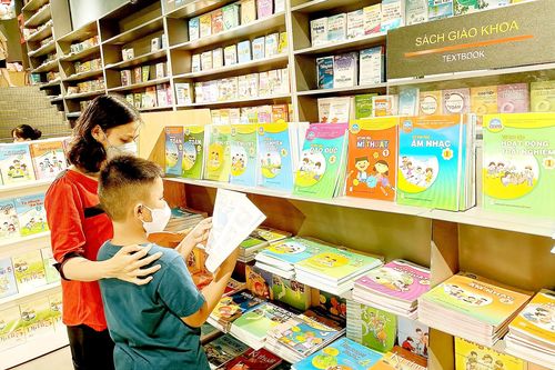 Gánh nặng sách giáo khoa đầu năm học mới