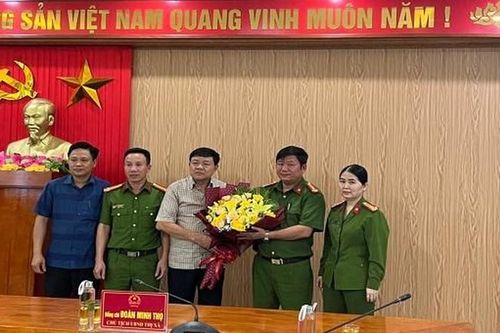Chủ tịch UBND thị xã Ba Đồn 'thưởng nóng' lực lượng phá án ma túy sau 2 năm mật phục