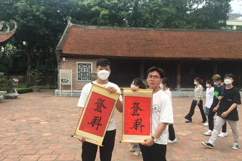 Đến hẹn lại lên, Văn Miếu Quốc Tử Giám chào đón hàng ngàn sĩ tử trước kỳ thi THPT quốc gia 2022