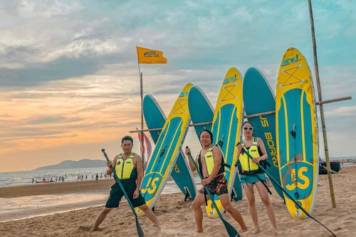 Trải nghiệm chèo SUP đón bình minh tuyệt đẹp trên biển Cửa Lò