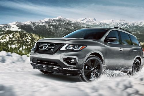 Nissan triệu hồi hơn 300.000 xe vì lỗi mui xe tự mở