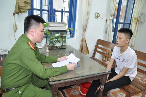 Đột nhập vào phòng giám đốc, phá tủ rồi lấy trộm tiền