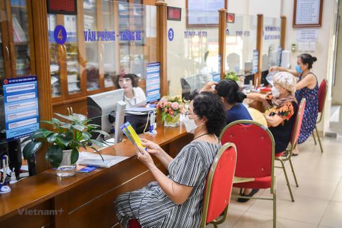 Người dân Thủ đô thoát cảnh xếp hàng nhờ thủ tục hành chính không chờ