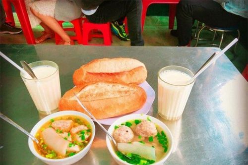 Quán bánh mì ngon nhất Đà Lạt lúc nào cũng đông nghịt, không đến sớm là hết sạch