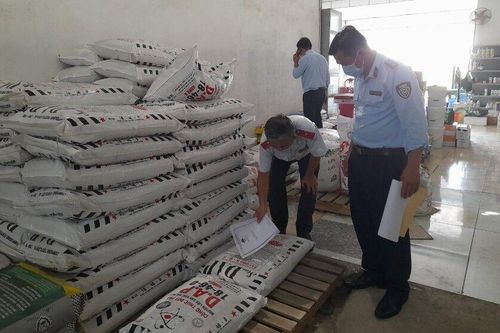 Truy cứu trách nhiệm hình sự vụ buôn bán phân bón giả tại Kiên Giang