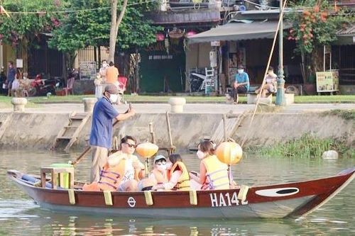 Hội An chấn chỉnh loạn giá dịch vụ ghe bơi