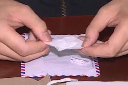'Đụng' cảnh sát cơ động, nam thanh niên ném ma túy xuống đường phi tang