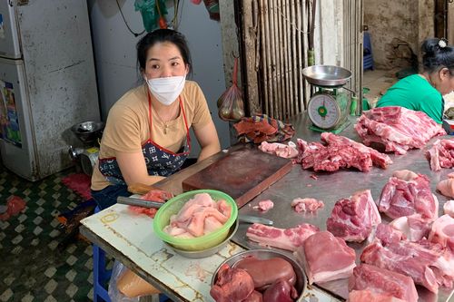 Người dân chật vật thời 'bão giá'