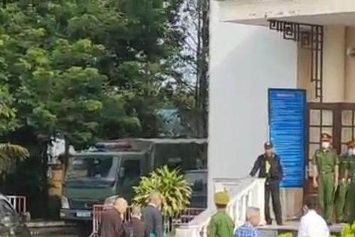 Những hình ảnh đầu tiên trong ngày xét xử vụ 'Tịnh thất Bồng Lai'