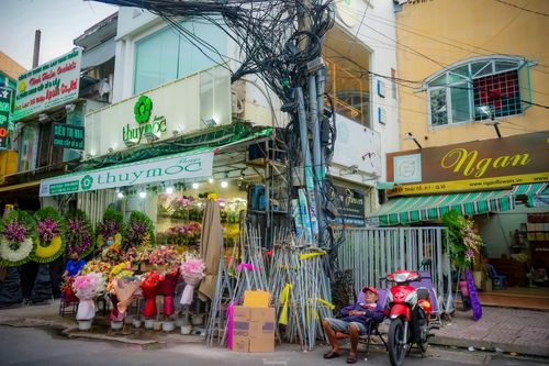 Bất an với hệ thống mạng nhện chằng chịt giữa trung tâm TPHCM