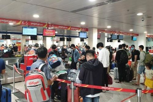 Tỉ lệ chuyến bay chậm giờ trong tháng 6 tăng cao
