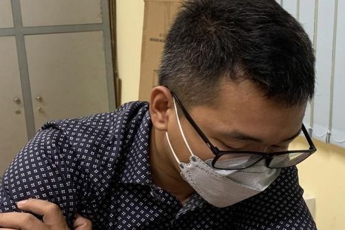 Tống đạt Quyết định bắt Tổng giám đốc Công ty Nhà Đất Việt vì lừa bán dự án 'ma'
