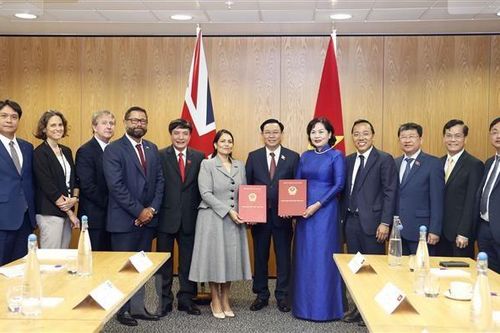 Chủ tịch Quốc hội gặp Bộ trưởng Bộ Nội vụ Anh Priti Patel