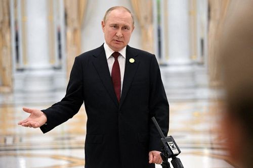 Ông Putin điềm tĩnh, tự tin tái xuất trên trường quốc tế