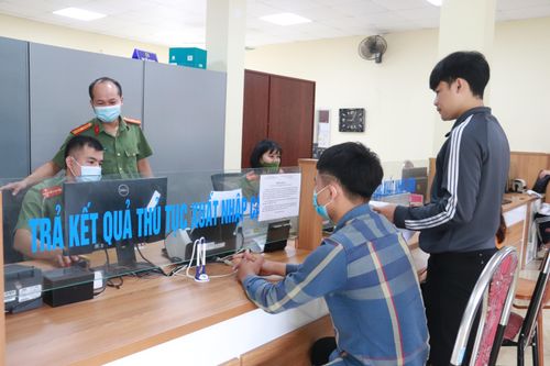Sơn La: Công an cấp hộ chiếu phổ thông mẫu mới cho công dân