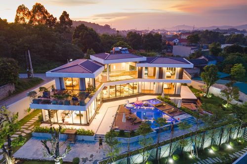 10 năm ngày cưới, chồng tặng vợ căn villa trên đồi