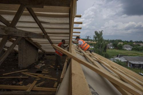 Nỗ lực trở lại cuộc sống bình thường của những ngôi làng Ukraine