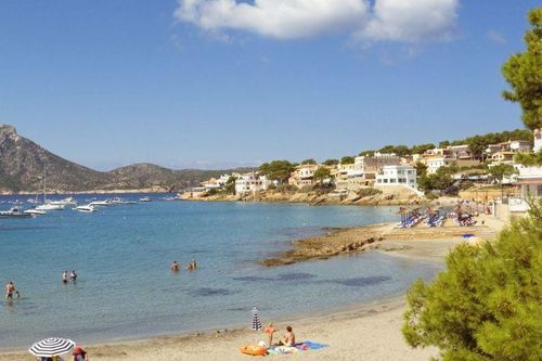 Rộ tin 2 nghệ sĩ nổi tiếng Việt Nam bị tố cưỡng hiếp cô gái Anh 17 tuổi ở Majorca
