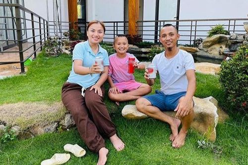 Quỳnh Trần JP choáng ngợp trước biệt thự của hai anh em Tam Mao