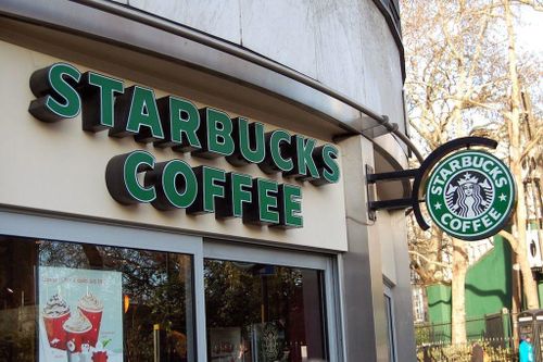 Thấy gì từ chuyện cửa hàng Starbucks ở Hà Nội đóng cửa?