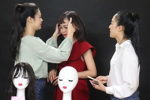 Thí sinh Miss World Vietnam 2022 hiến tóc ủng hộ bệnh nhân ung thư